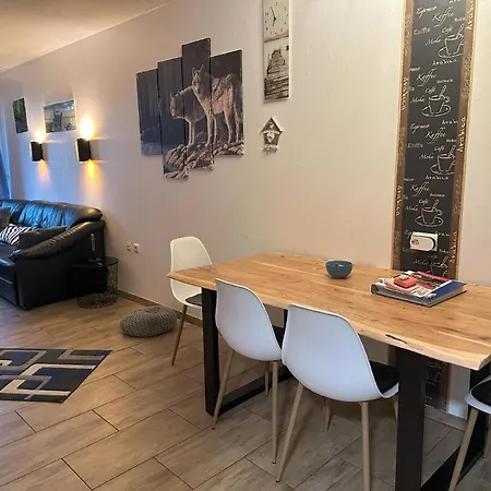 Stylisches Apartment, Free Wlan, Mit 4-5 Betten Apartment *