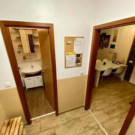 Stylisches Apartment, Free Wlan, Mit 4-5 Betten